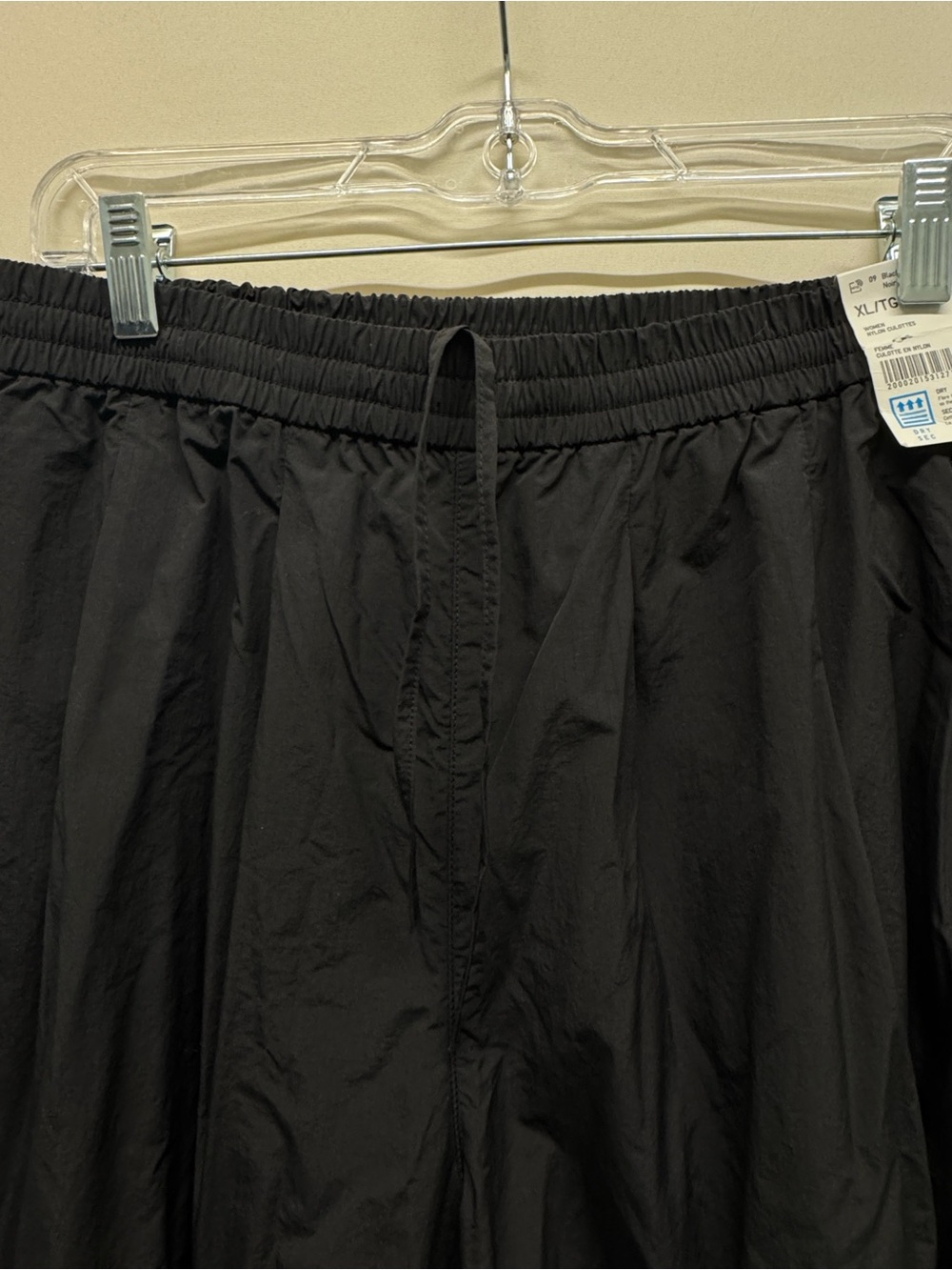UNIQLO Wide-Leg Culotte Pants in Black - Picture 4 of 9